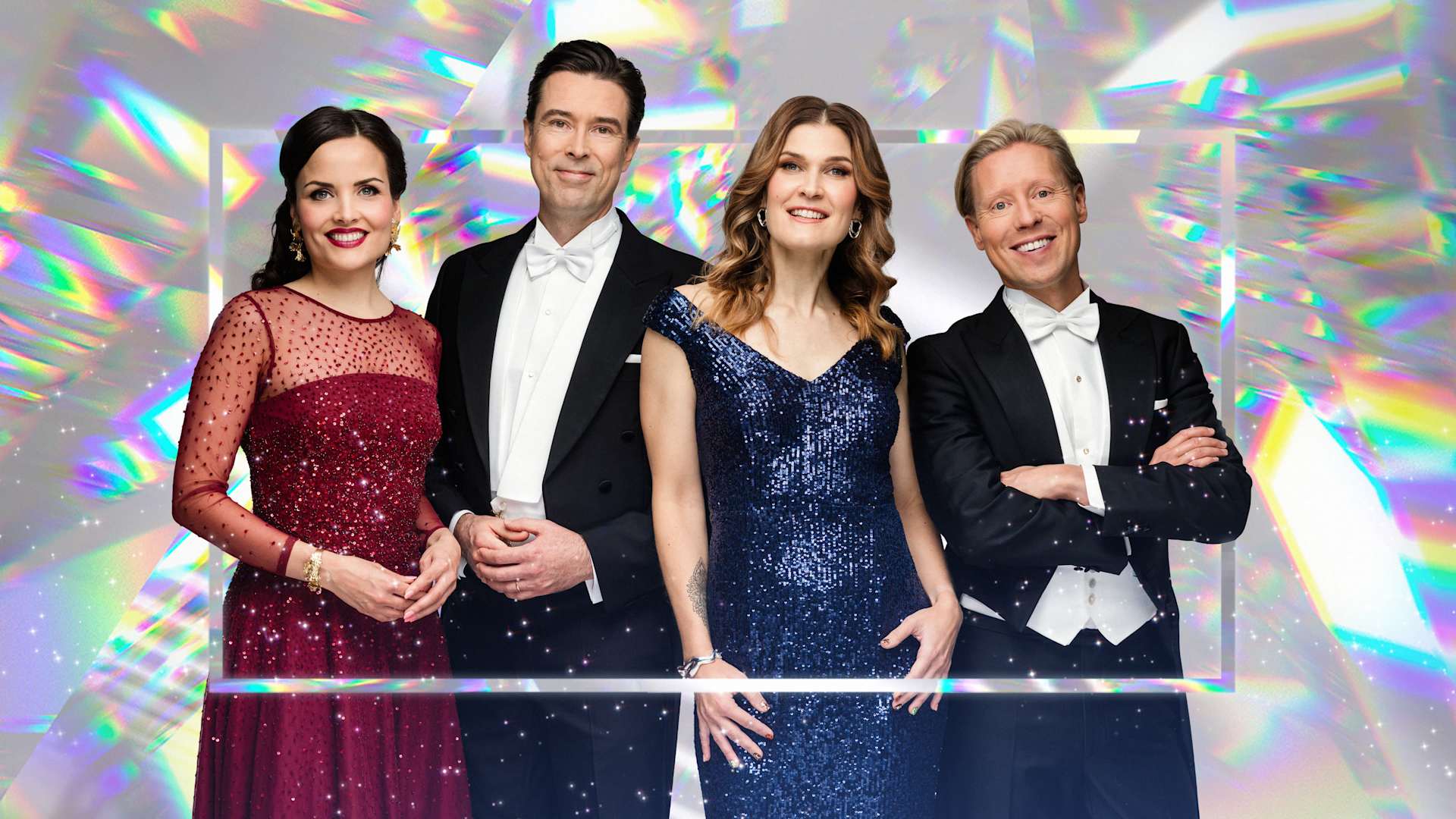 Laura Arffman ja Jussi-Pekka Rantanen selostavat Linnan juhlia, chatista viestejä ruutuun tuovat Kreeta-Maria Kivioja ja Nicke Aldén.
